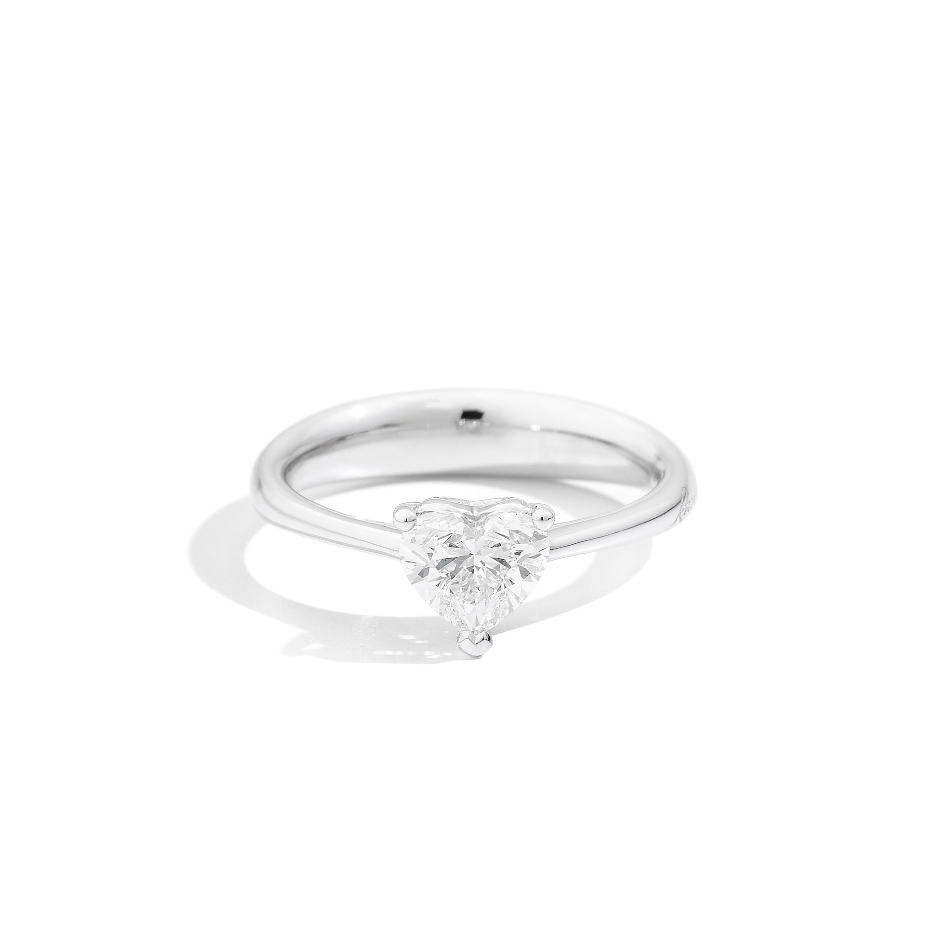Anello solitario  taglio cuore