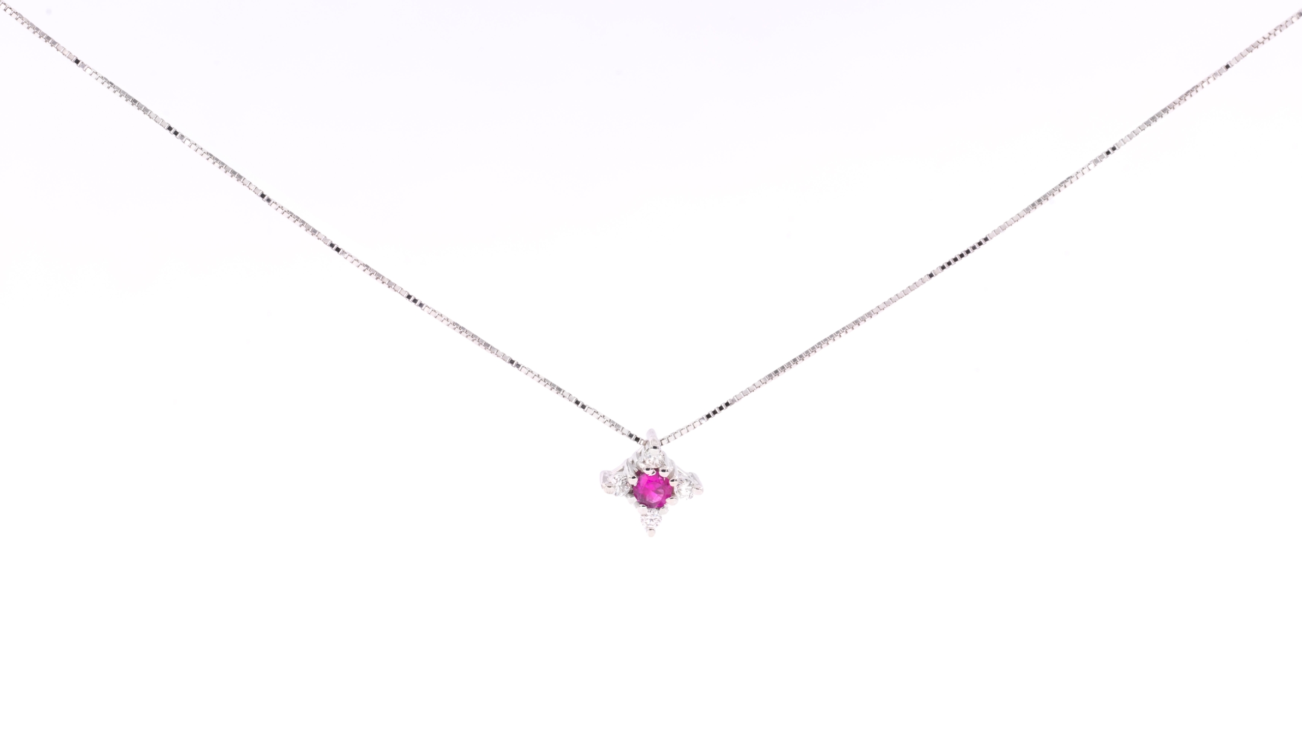 Collana con croce piccola con rubino e diamanti
